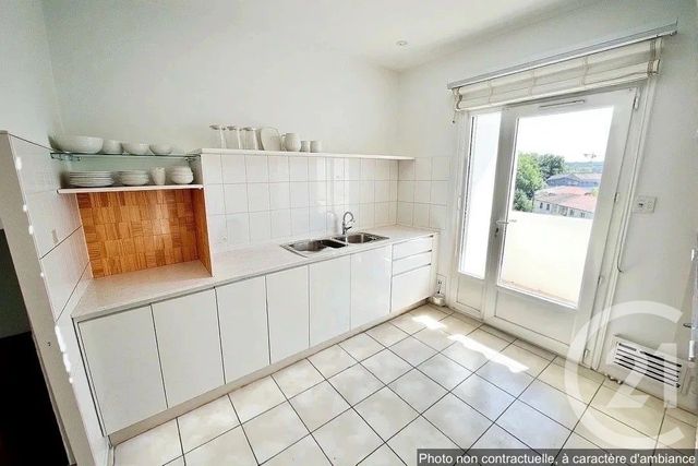 Afficher la photo en grand Appartement F4 à vendre - 4 pièces - 72.0 m2 - LORMONT - 33 - AQUITAINE - Century 21 Ax Immo