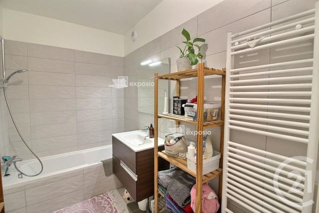 Appartement à vendre - 3 pièces - 66.2 m2 - BORDEAUX - 33 - AQUITAINE - Century 21 Ax Immo