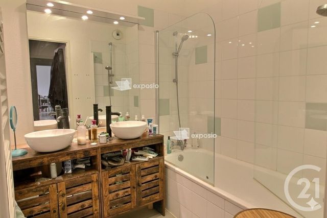 Appartement T3 à vendre - 3 pièces - 65.42 m2 - BORDEAUX - 33 - AQUITAINE - Century 21 Ax Immo